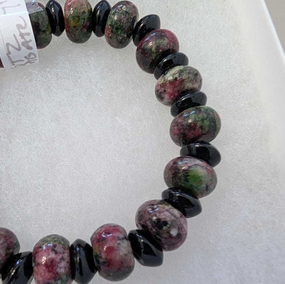 Handmade Black Spotted Quartz And Black Agate Stretch Bracelet - Picture 2 of 2